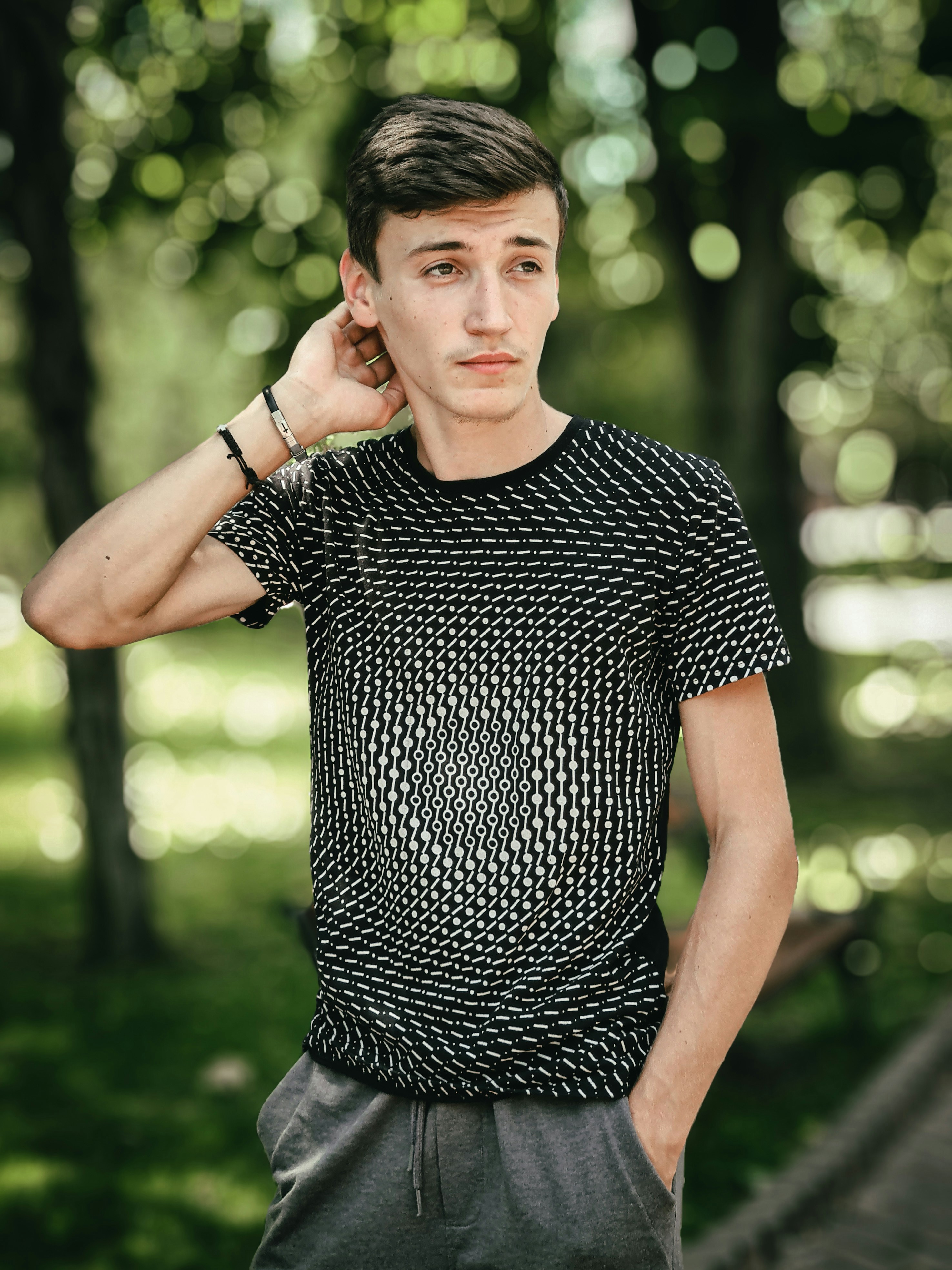 初次AE合成流程中的转场与字幕质感画面